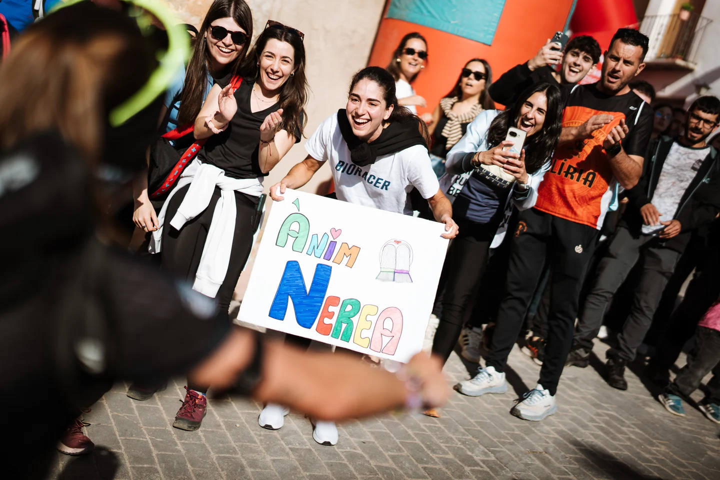 Ambiente de la carrera y acompañantes de los participantes